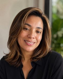 Ghada, fondatrice de La Vie en Tailleur, souriante